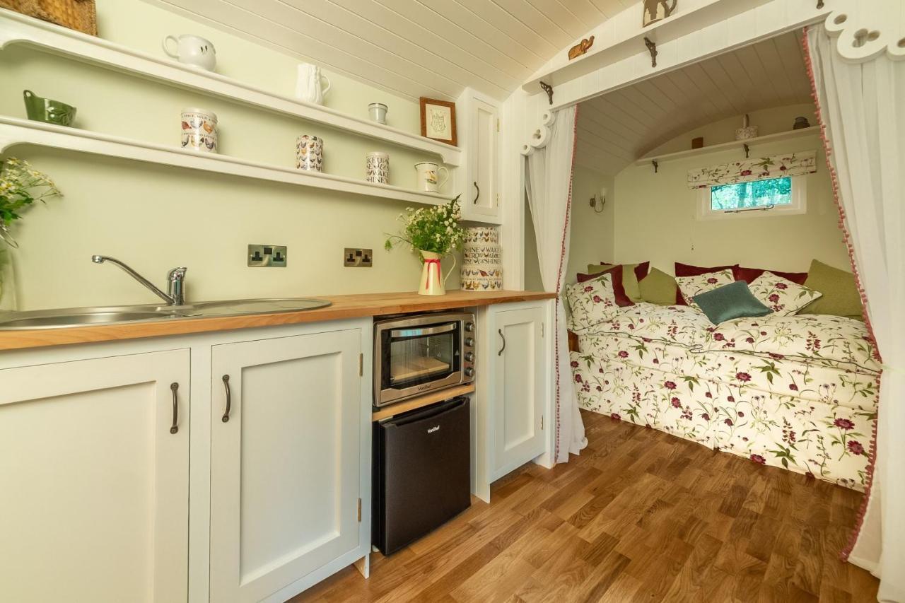Woodland Retreat Shepherds Hut Brundish Exterior photo