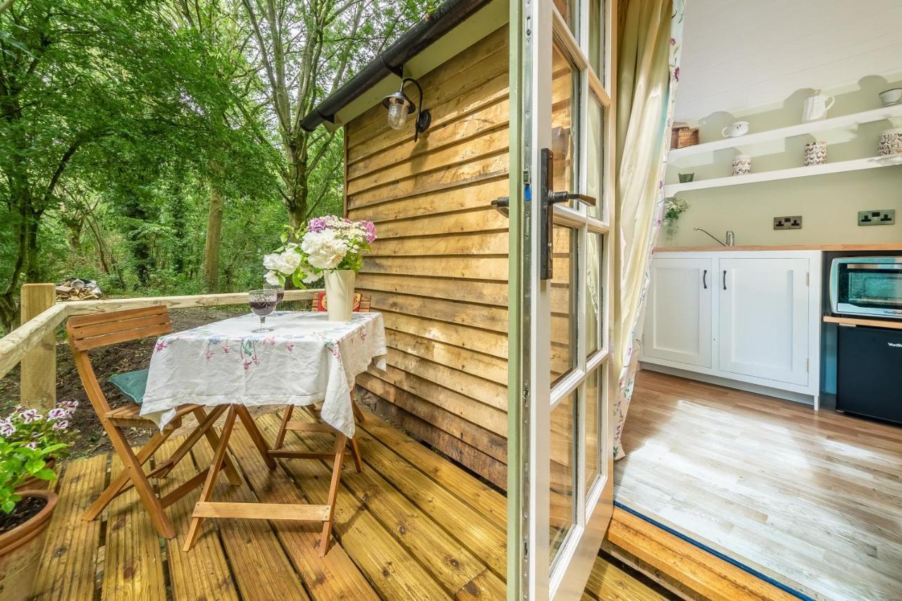 Woodland Retreat Shepherds Hut Brundish Exterior photo
